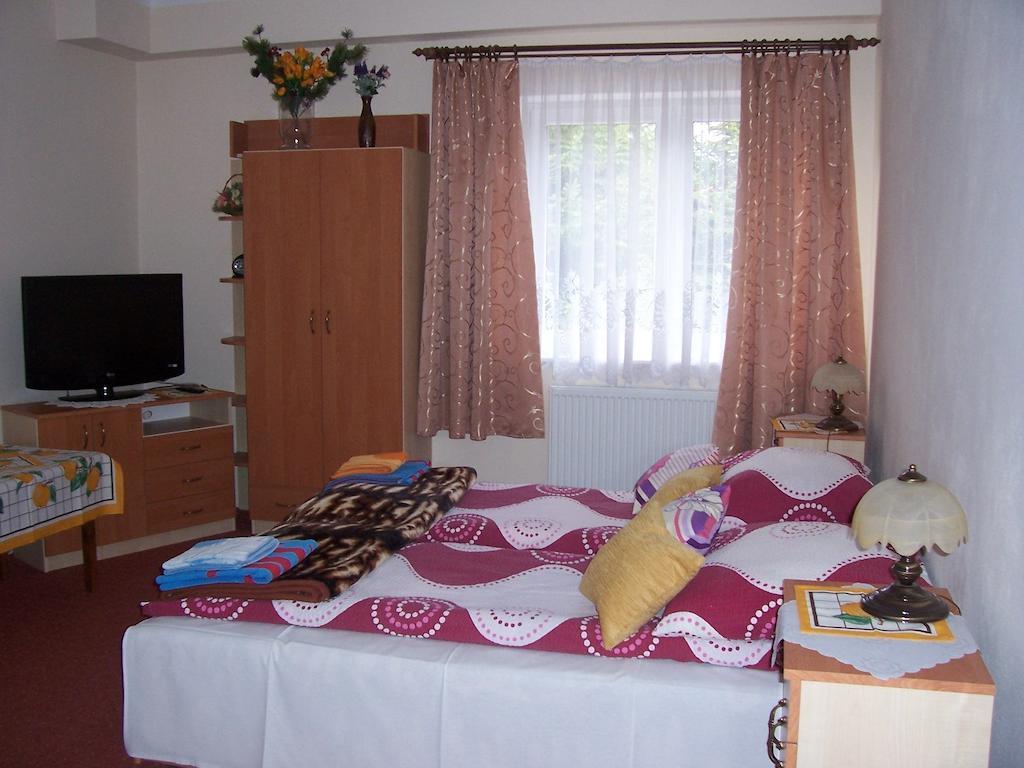 Gosciniec Nad Stawem Villa Szczytno  Rum bild